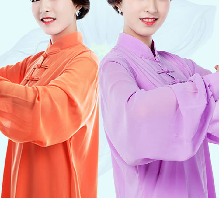 オレンジと紫のオーガンジー表演服を着る女性