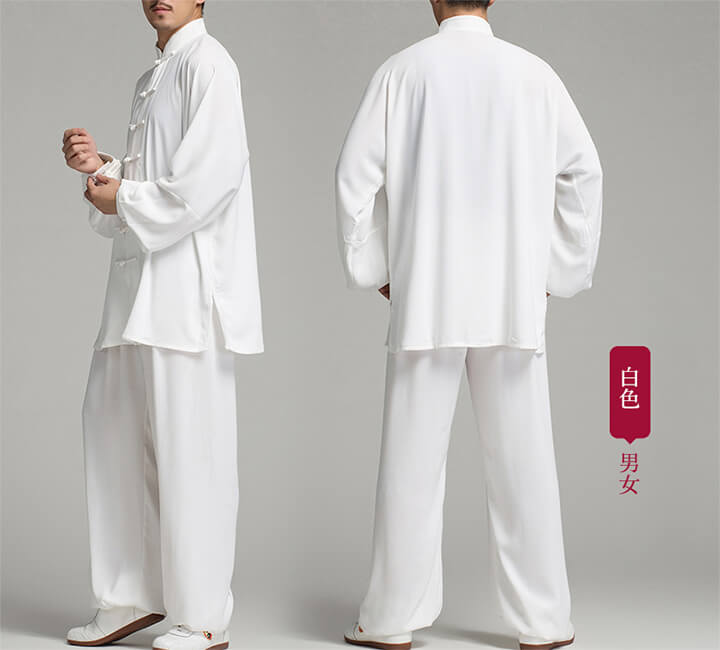 快適な着用感のカンフー調表演服の白色を着る男性